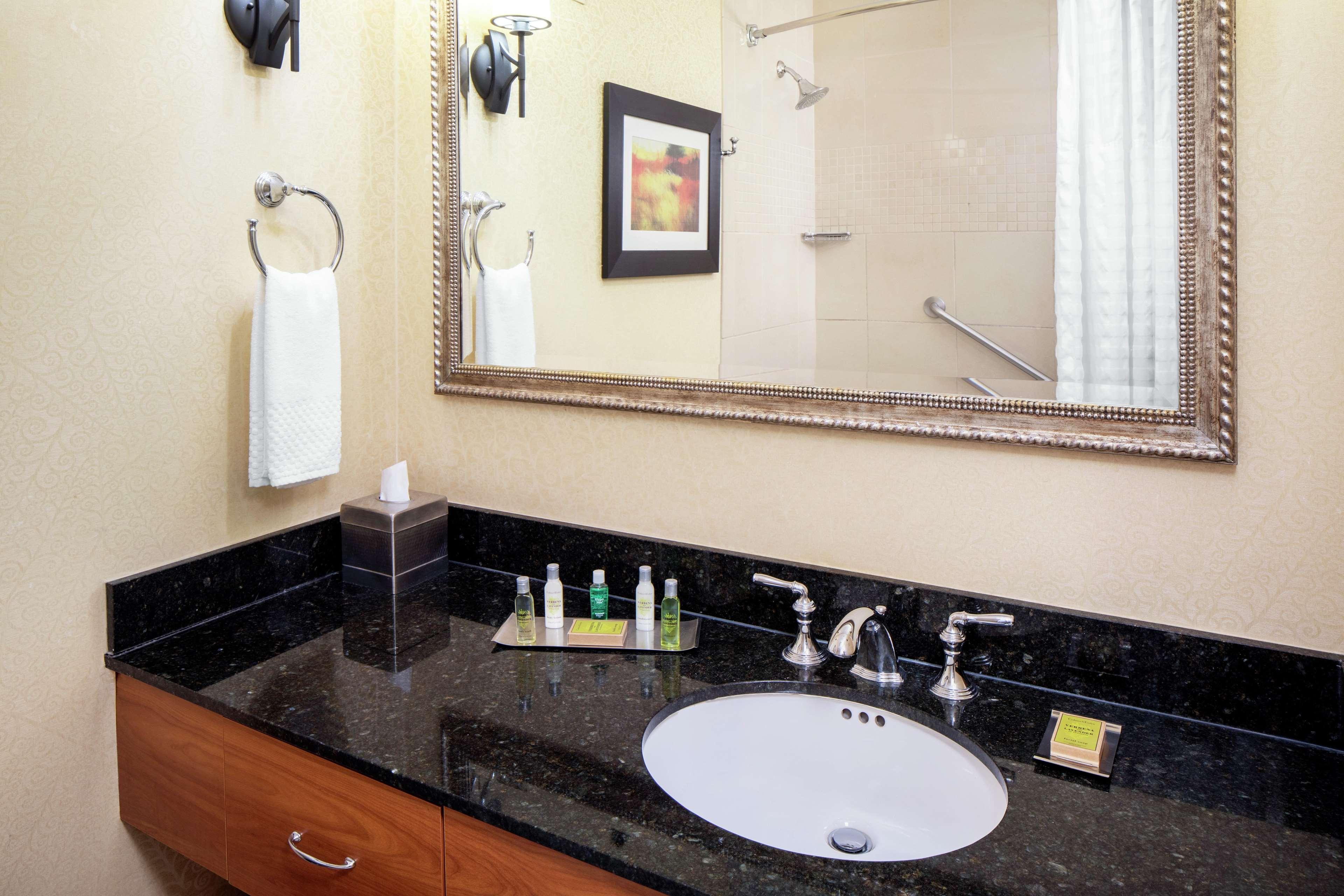 Doubletree By Hilton Cleveland East Beachwood Eksteriør billede