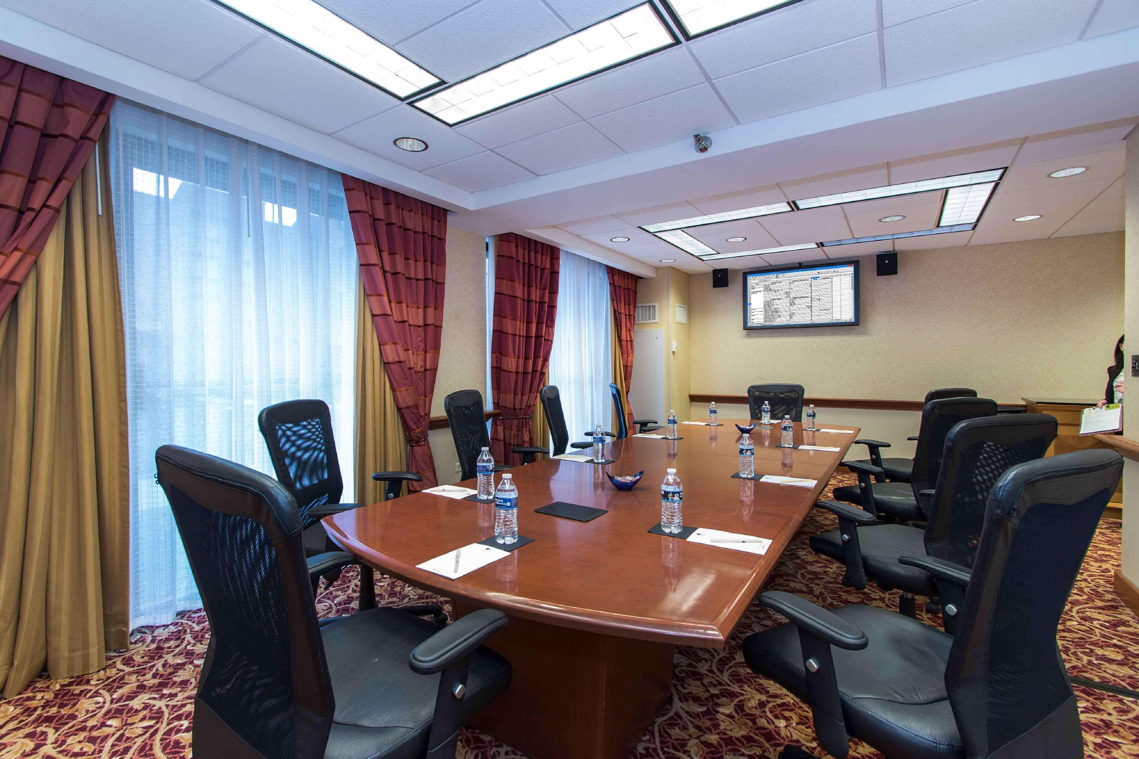 Doubletree By Hilton Cleveland East Beachwood Eksteriør billede