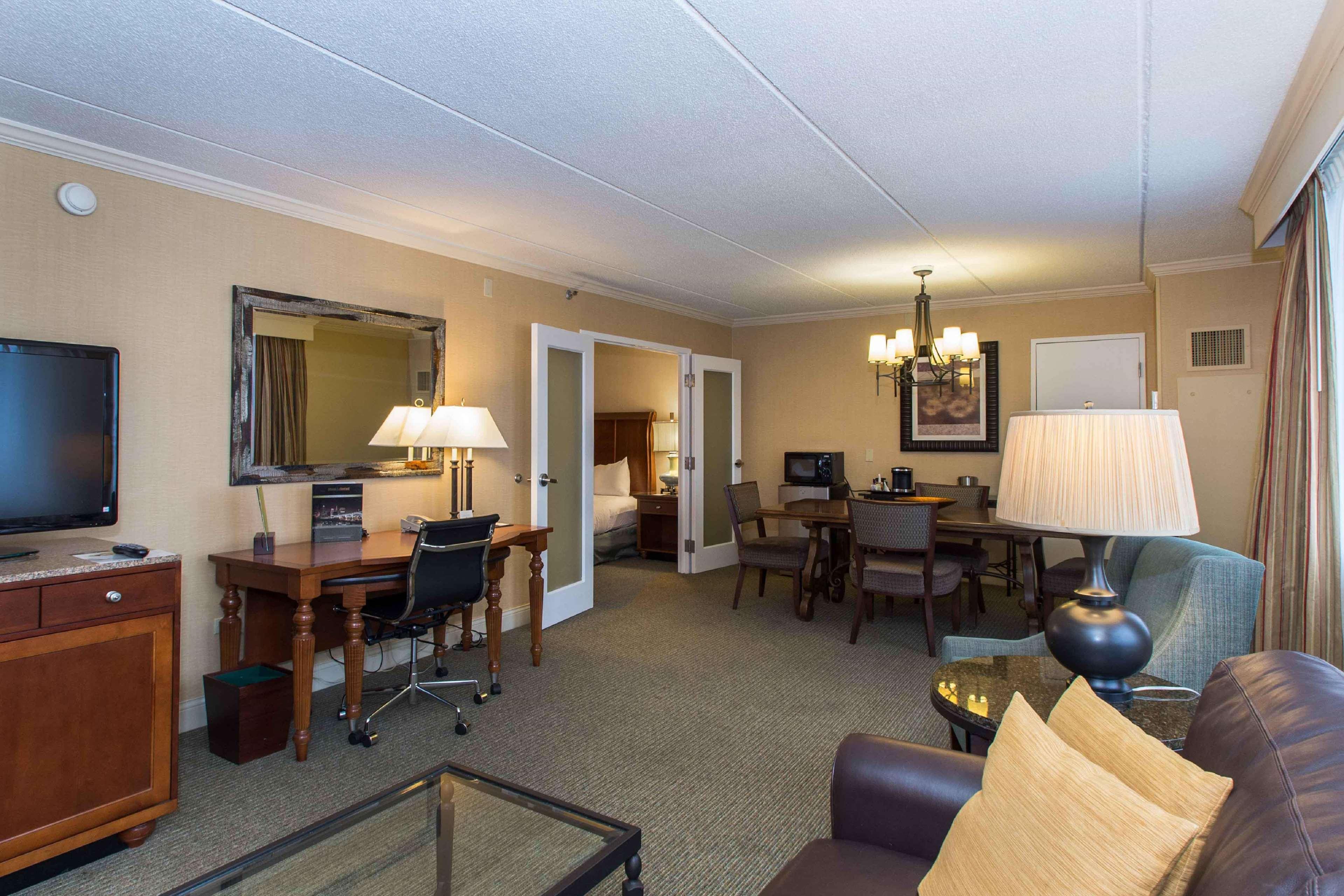 Doubletree By Hilton Cleveland East Beachwood Eksteriør billede