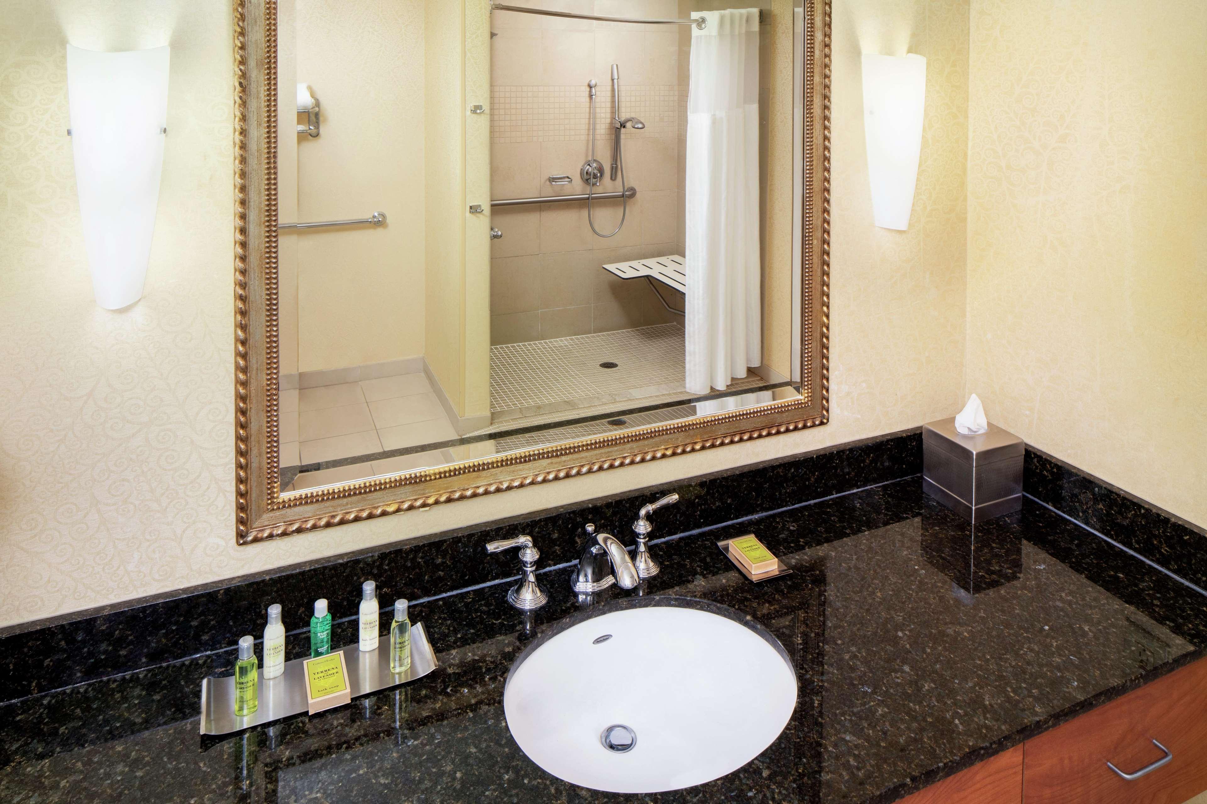 Doubletree By Hilton Cleveland East Beachwood Eksteriør billede